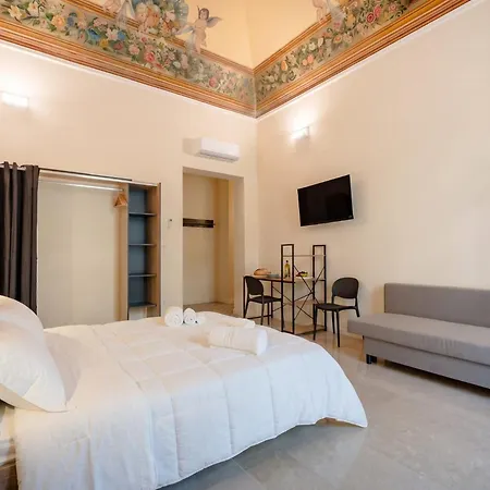 Hub 5 Aparthotel